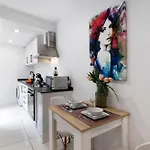 Mi Casa Es Su Casa Nº1 * Αλμπουφέιρα